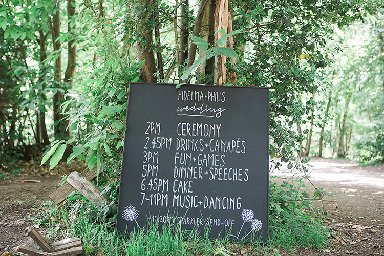 Chalk Black Board Sign Indie Hand Made Outdoor Woodland Wedding http://www.ilariapetrucci.co.uk/