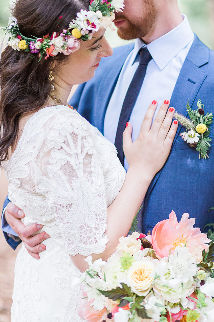 Red Nails Bride Bridal Indie Hand Made Outdoor Woodland Wedding http://www.ilariapetrucci.co.uk/