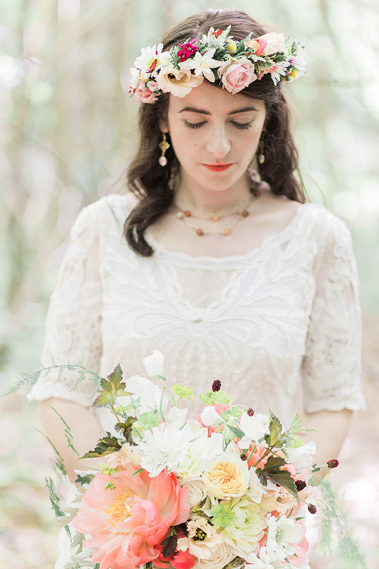 Coral Peony Bouquet Rose Blush Cream Flowers Bride Bridal Indie Hand Made Outdoor Woodland Wedding http://www.ilariapetrucci.co.uk/