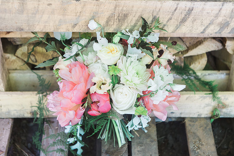 Coral Peony Roses Ivory Flowers Bouquet Bride Bridal Indie Hand Made Outdoor Woodland Wedding http://www.ilariapetrucci.co.uk/