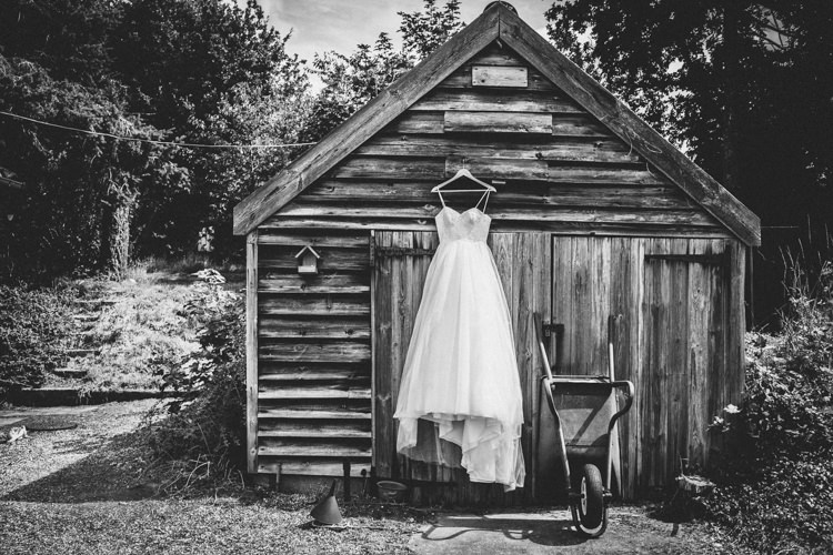 Floral Country Folk Wedding http://www.colinclay.com/