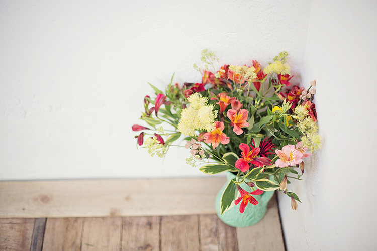 Home Made Colourful Barn Wedding http://www.tireedawson.co.uk/