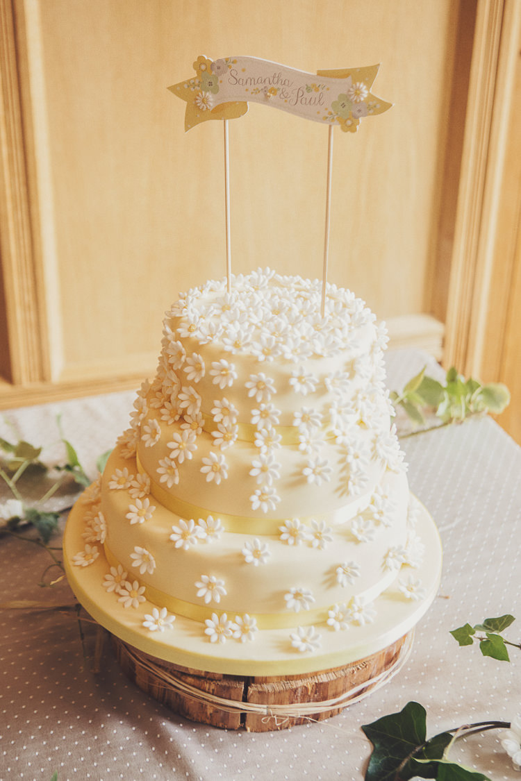 Daisy Cake Quirky Relaxed Yellow Country Wedding http://www.mr-and-mrs-wedding-photography.co.uk/