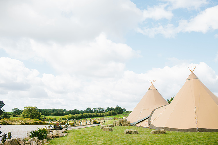 Stylish Outdoor Tipi Wedding http://www.danhoughphoto.com/