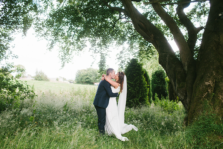 Stylish Outdoor Tipi Wedding http://www.danhoughphoto.com/