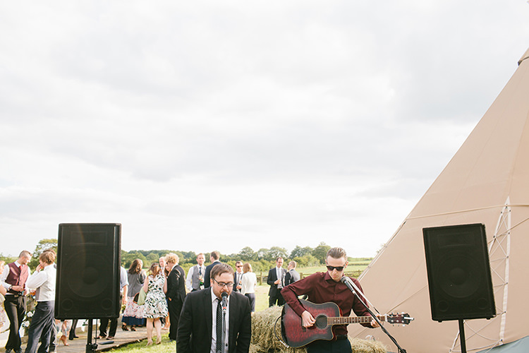 Stylish Outdoor Tipi Wedding http://www.danhoughphoto.com/
