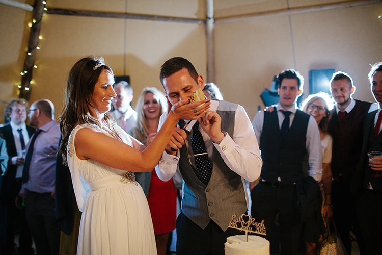 Stylish Outdoor Tipi Wedding http://www.danhoughphoto.com/