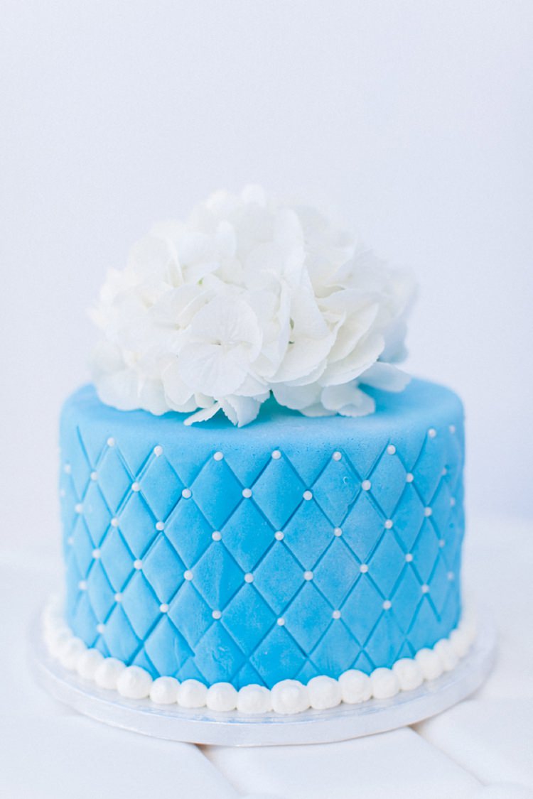 Cake Hydrangea Bohemian Blue White Santorini Engagement http://www.robertafacchini.com/