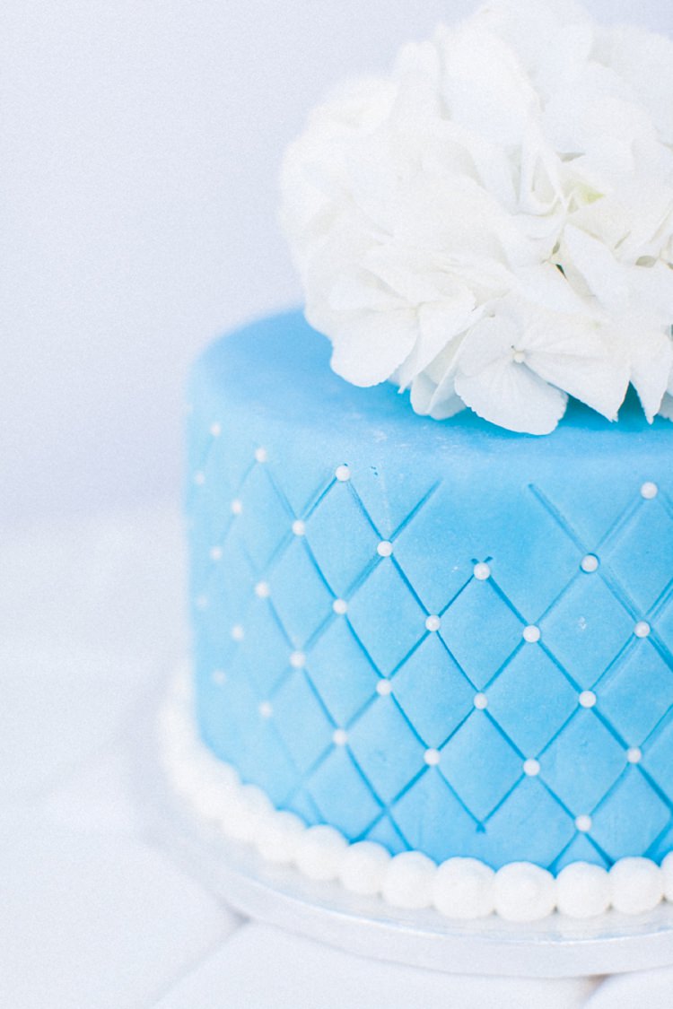 Cake Hydrangea Topper Bohemian Blue White Santorini Engagement http://www.robertafacchini.com/
