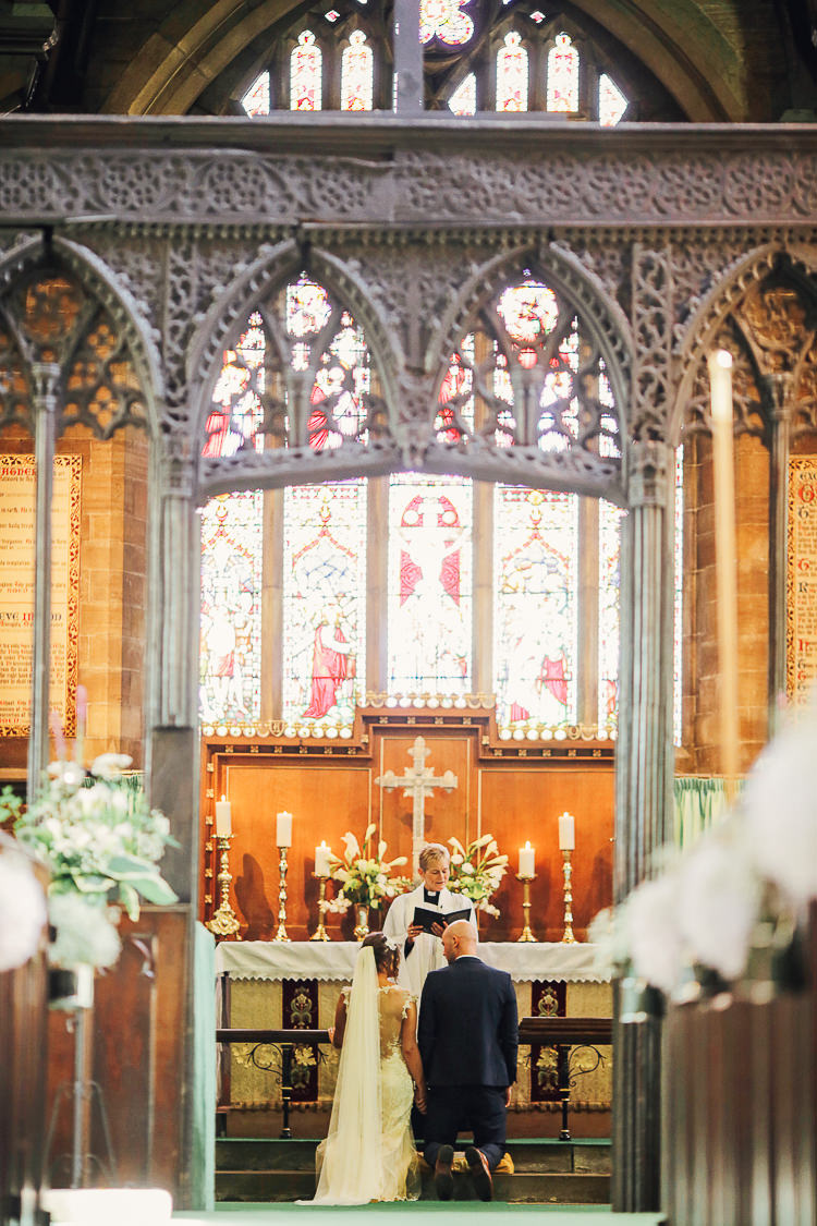 Stylish Pastel Rustic Barn Wedding http://helenrussellphotography.co.uk/