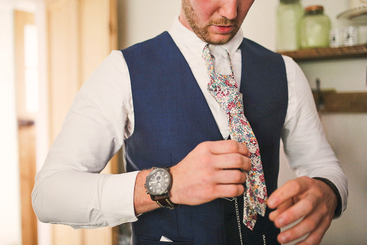 Stylish Pastel Rustic Barn Wedding http://helenrussellphotography.co.uk/