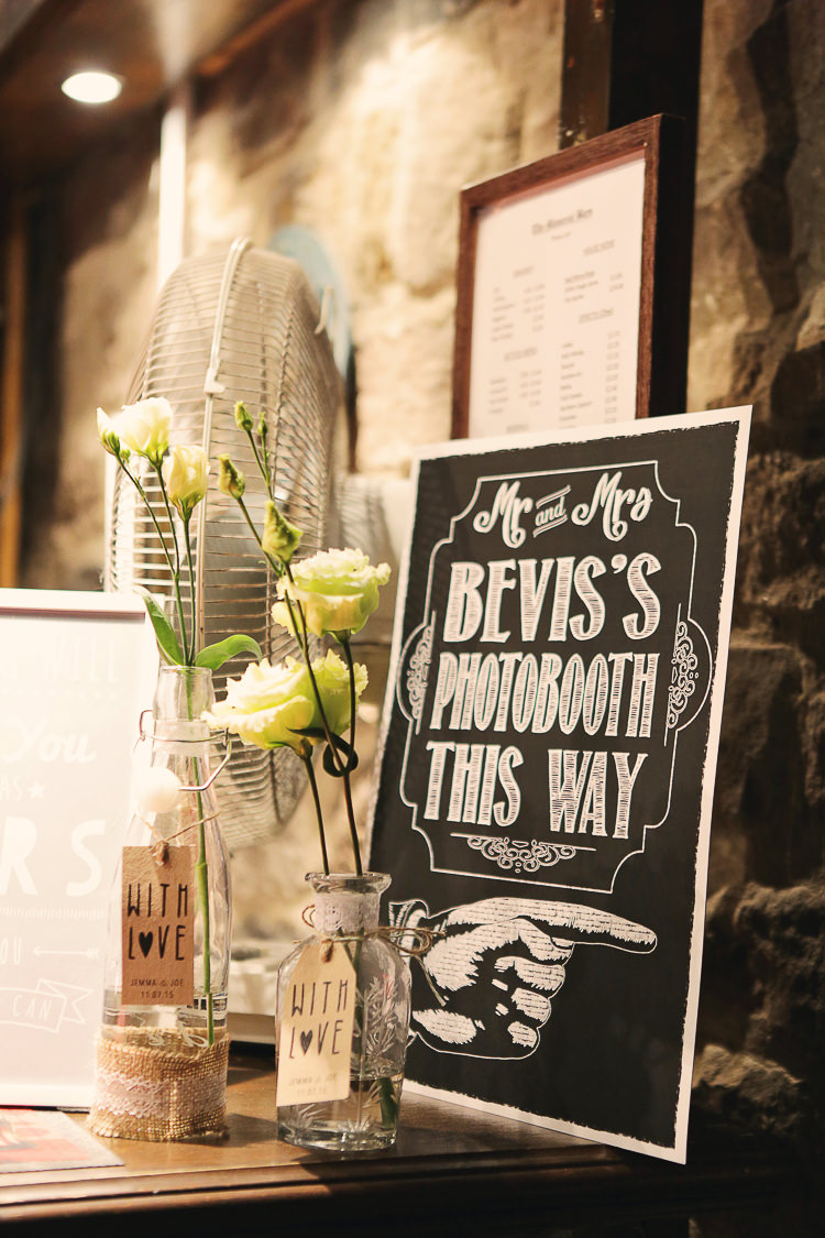 Stylish Pastel Rustic Barn Wedding http://helenrussellphotography.co.uk/ 