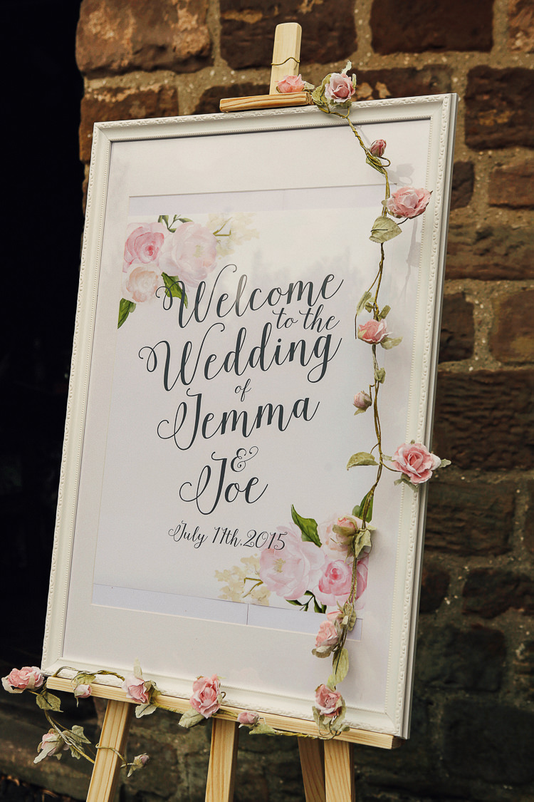 Welcome Sign Lettering Calligraphy Floral Stylish Pastel Rustic Barn Wedding http://helenrussellphotography.co.uk/