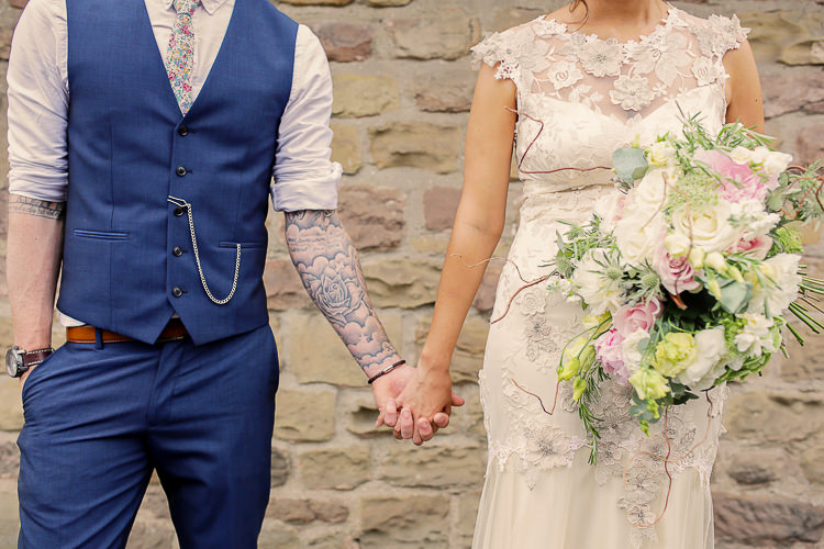 Stylish Pastel Rustic Barn Wedding http://helenrussellphotography.co.uk/