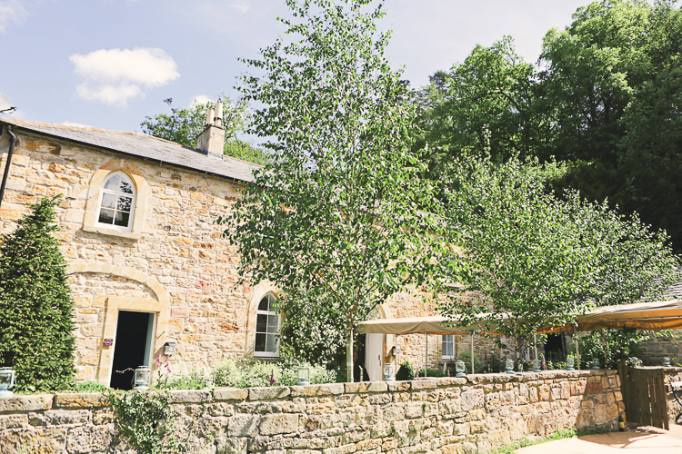 Rustic Laid Back Tipi Wedding http://helenrussellphotography.co.uk/