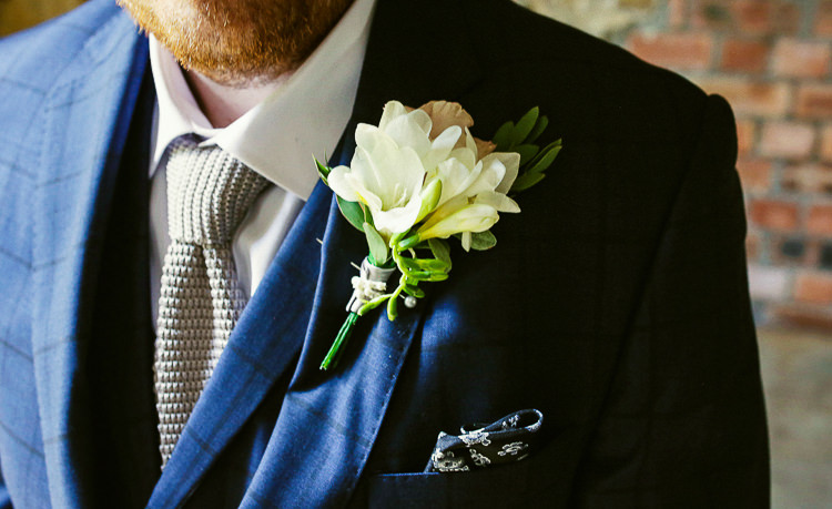 White Buttonhole Grey Knitted Tie Groom Rustic Laid Back Tipi Wedding http://helenrussellphotography.co.uk/