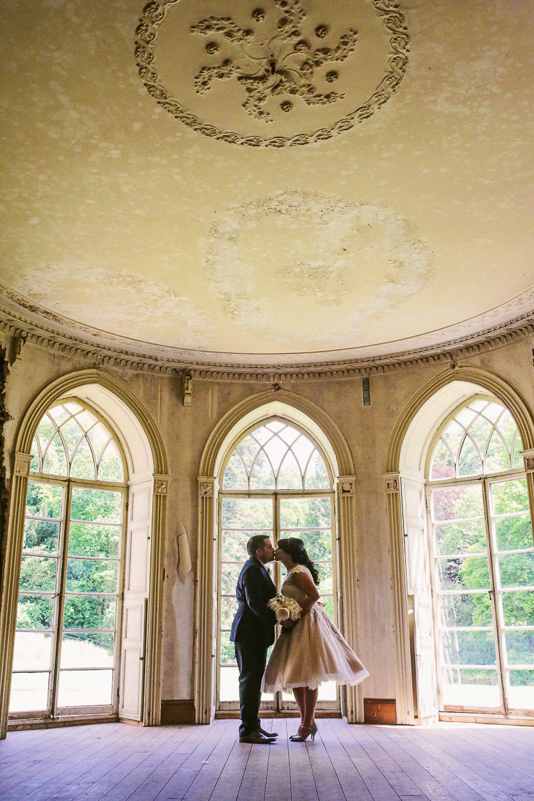Rustic Laid Back Tipi Wedding http://helenrussellphotography.co.uk/