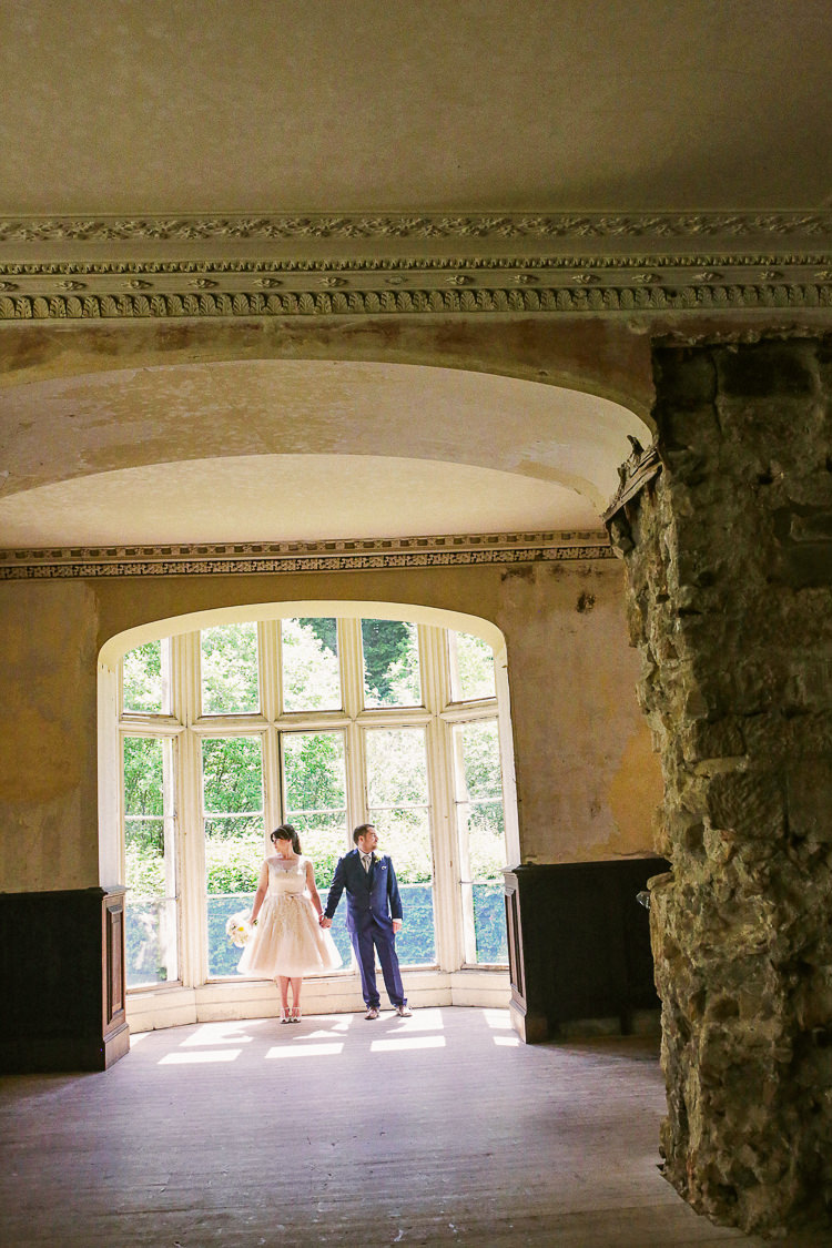 Rustic Laid Back Tipi Wedding http://helenrussellphotography.co.uk/