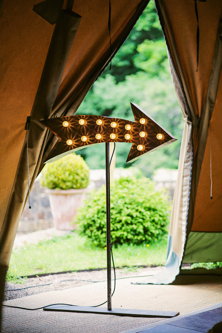 Arrow Light Sign Rustic Laid Back Tipi Wedding http://helenrussellphotography.co.uk/