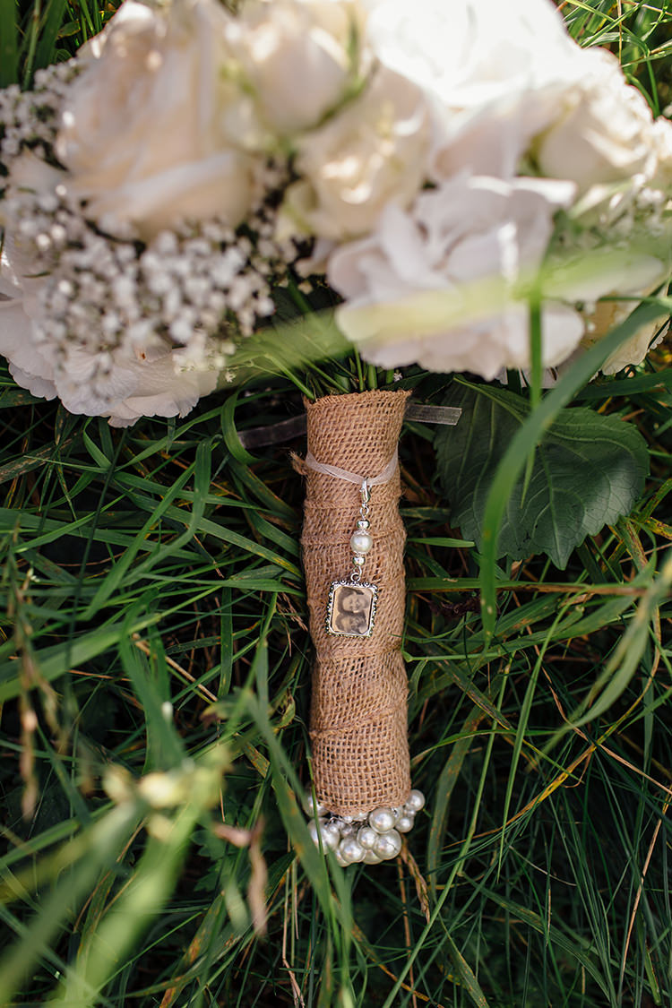 Hessian Rose Bouquet Wrap Photo Home Made Rustic Eclectic Wedding http://www.frecklephotography.co.uk/
