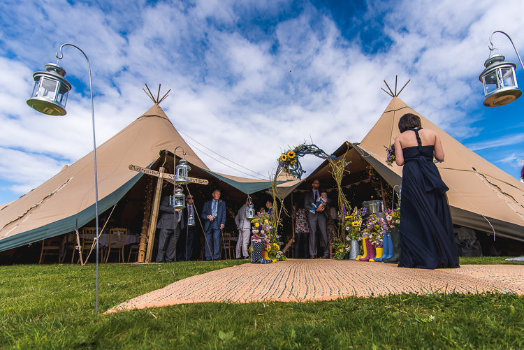 Mismatched Farm Tipi Wedding http://www.andrewkeher.co.uk/