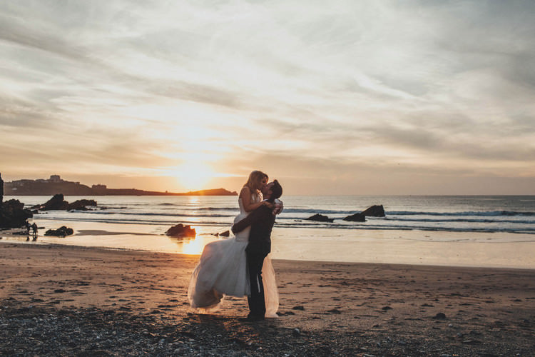 Casual Beach Dusky Pink Wedding http://www.alipaul.com/