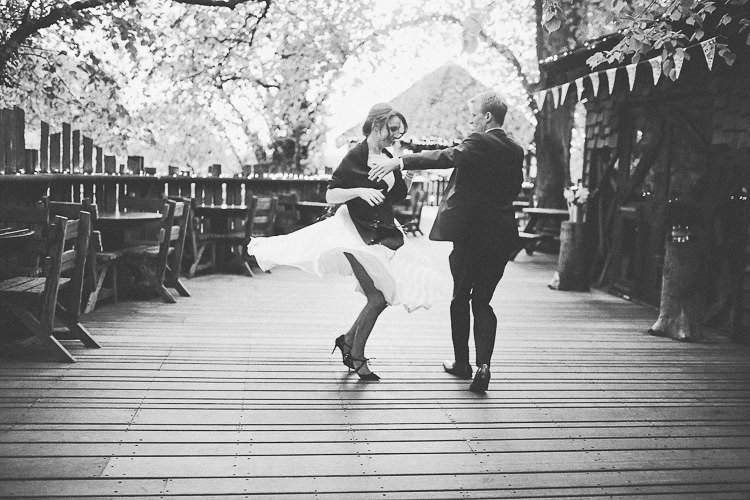 Rustic Treehouse Wedding http://helenrussellphotography.co.uk/