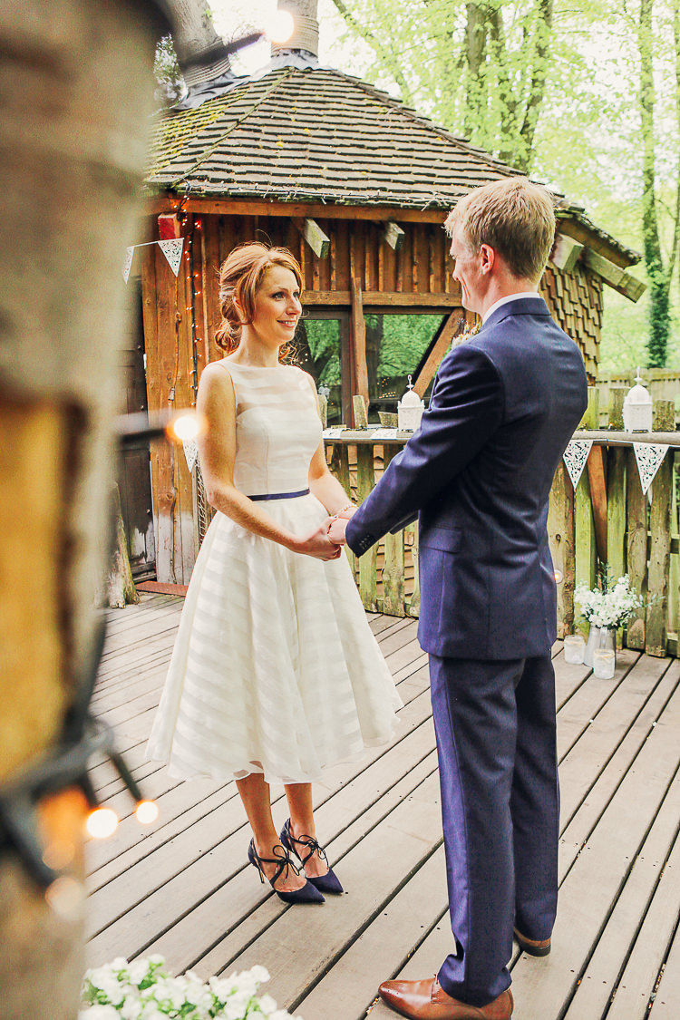 Rustic Treehouse Wedding http://helenrussellphotography.co.uk/
