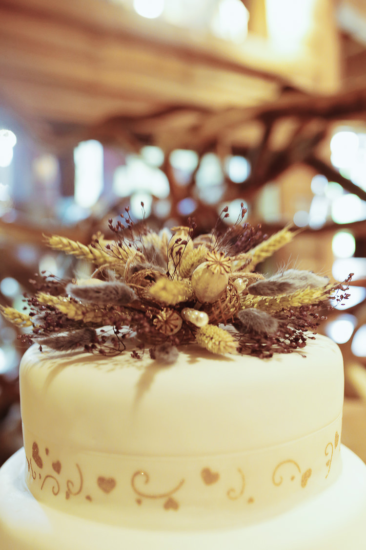 Rustic Treehouse Wedding http://helenrussellphotography.co.uk/