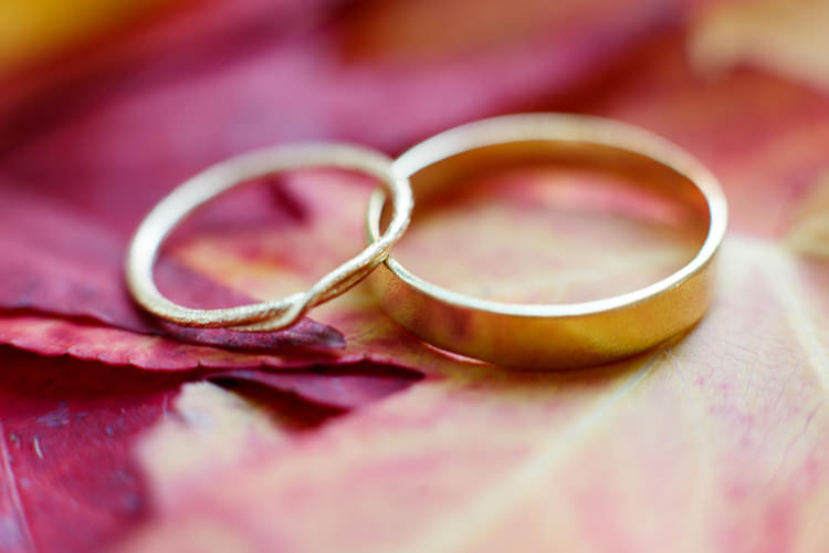 Yellow Gold Rings Bands Rustic Autumn Halloween Wedding http://www.samrileyphotography.co.uk/