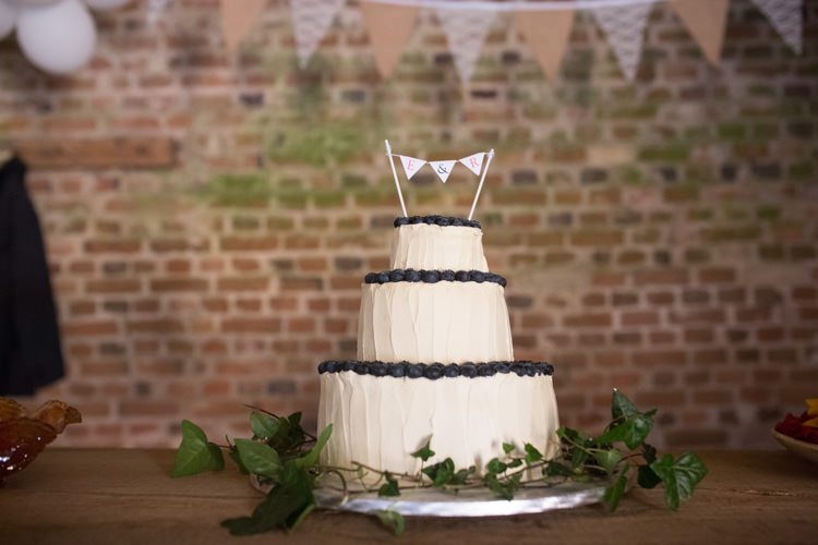 Rustic Buttercream Cake Bunting Farm Barn Wedding http://www.florencefox.com/