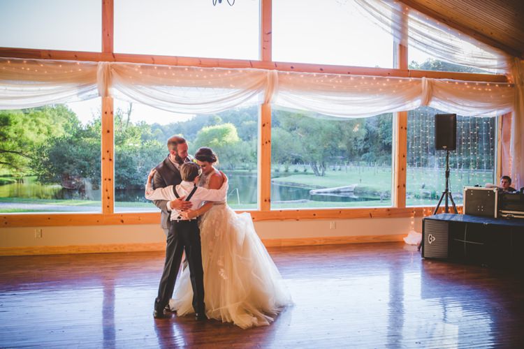 Whimsical Woodland Earthy Wedding Georgia http://www.ambercatherphotography.com/