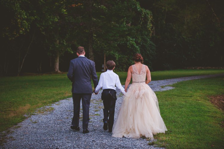 Whimsical Woodland Earthy Wedding Georgia http://www.ambercatherphotography.com/