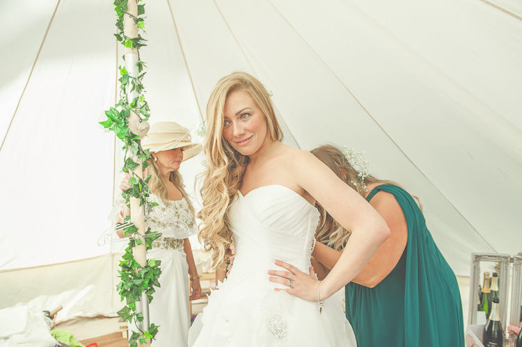 Quirky Natural Woodland Wedding http://lisahowardphotography.co.uk/