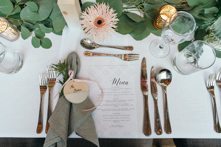 Napkin Place Setting Menu Modern Natural Pink Metallic Wedding http://photosbyzoe.co.uk/