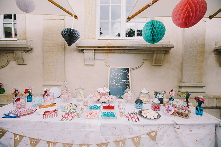 Sweets Sweetie Table Quirky Cool Summer Germany Wedding http://www.cornelia-lietz.com/en