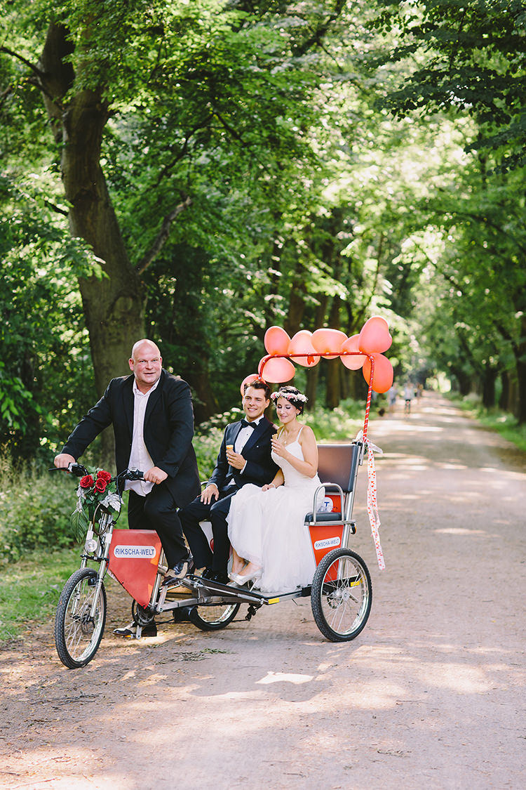 Rickshaw Transport Quirky Cool Summer Germany Wedding http://www.cornelia-lietz.com/en