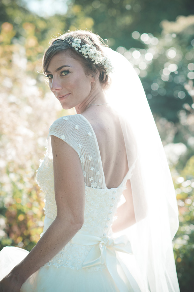 Flowers Hair Bride Bridal Veil Beautiful Summer Garden Party Wedding http://divinedayphotography.com/