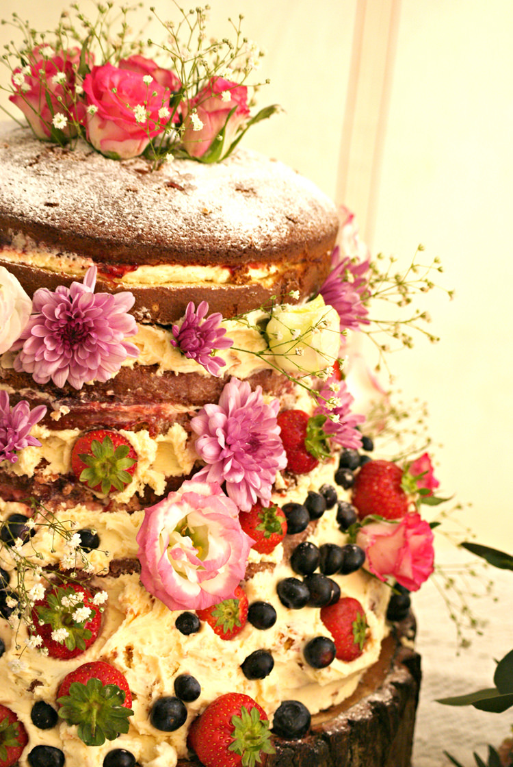 Naked Cake Icing Berries Flowers Vintage Country Garden Festival Wedding http://www.kimberleysta-mariaphotography.com/