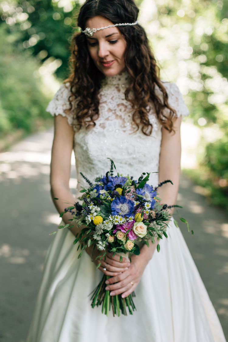 Wild Flower Bouquet Bride Bridal Daisies Roses Billy Balls Bohemian Origami Guernsey Wedding http://janiceyiphotography.ca/