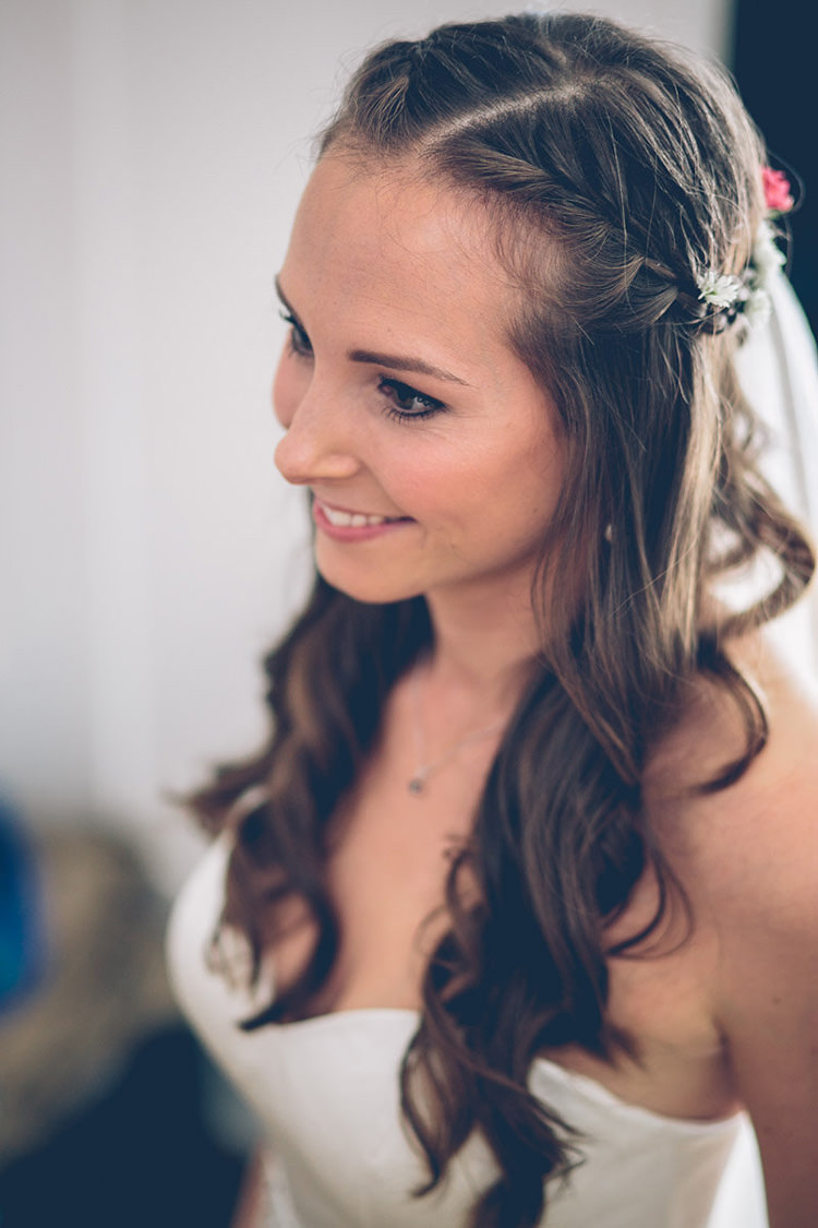Hair Bride Bridal Daisies Braid Plait Long Waves Colourful Fun London Wedding http://storyandcolour.co.uk/