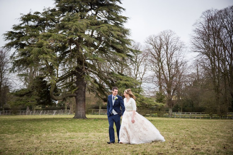 Pretty Pink Green Winter Wedding http://www.lynseygracephotography.com/