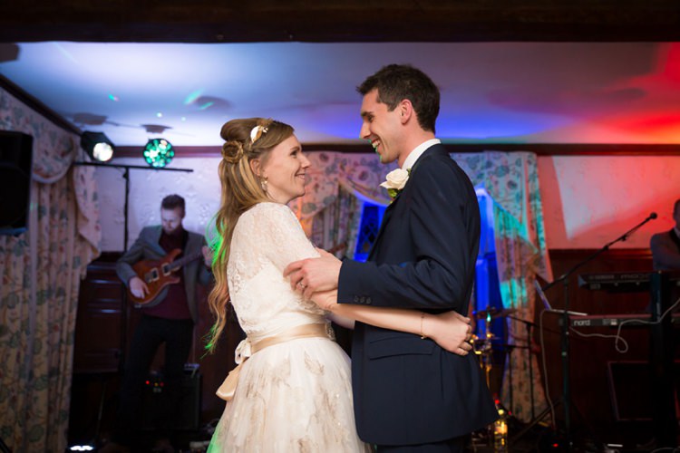Pretty Pink Green Winter Wedding http://www.lynseygracephotography.com/