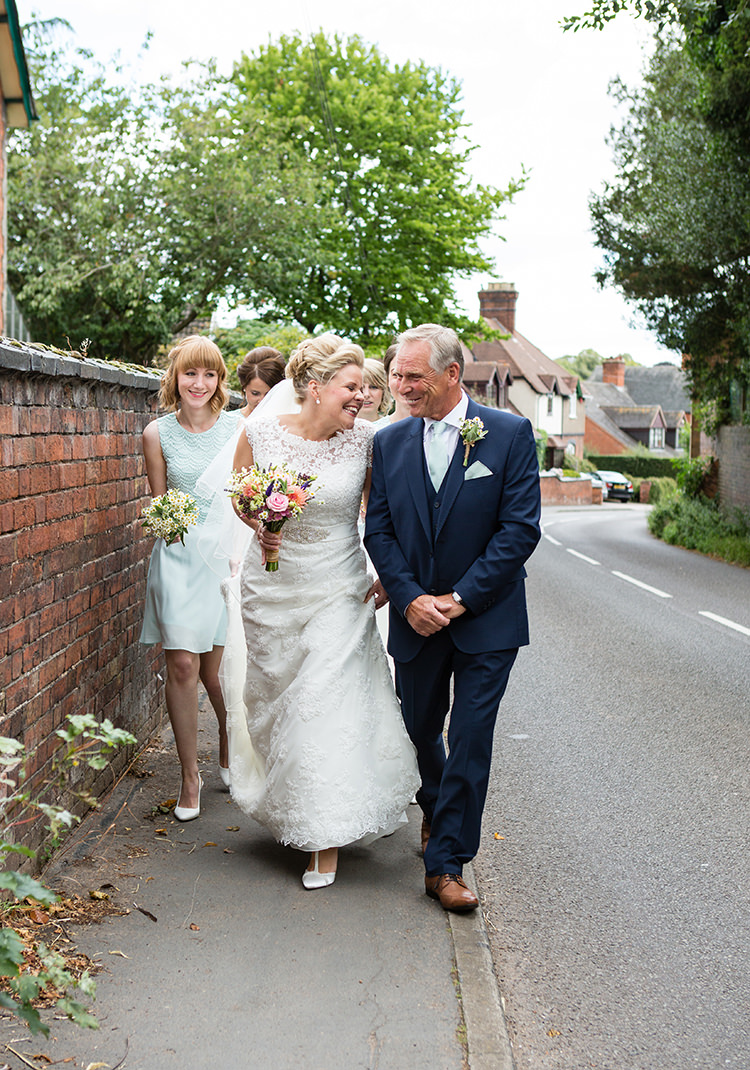 Pretty Natural Floral Barn Wedding http://www.johastingsphotography.co.uk/