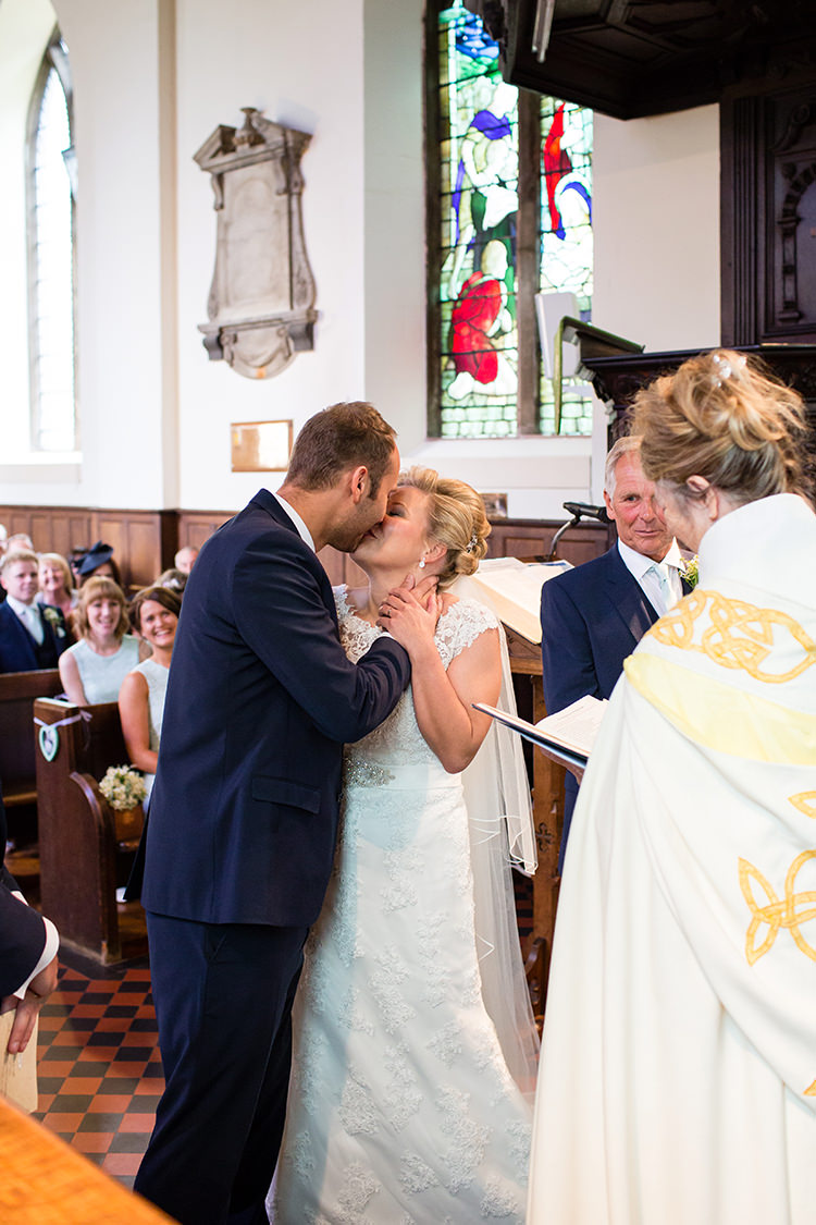 Pretty Natural Floral Barn Wedding http://www.johastingsphotography.co.uk/