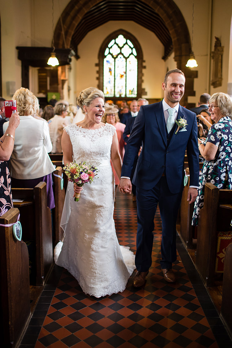 Pretty Natural Floral Barn Wedding http://www.johastingsphotography.co.uk/