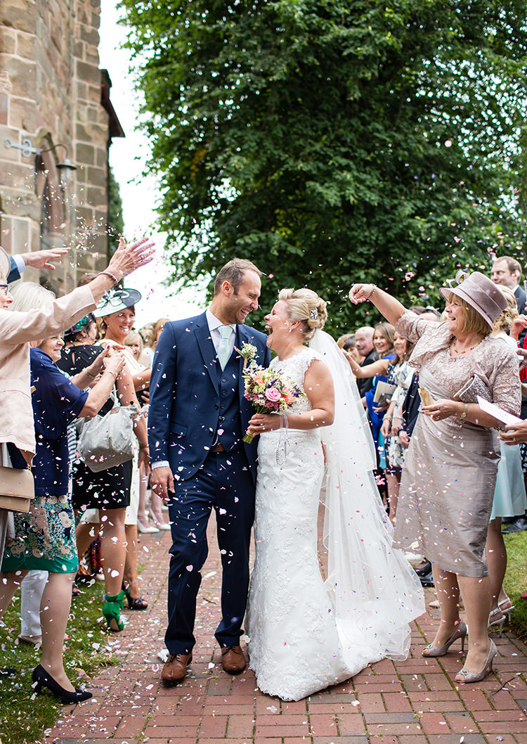 Pretty Natural Floral Barn Wedding http://www.johastingsphotography.co.uk/