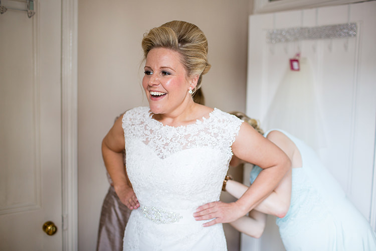 Pretty Natural Floral Barn Wedding http://www.johastingsphotography.co.uk/