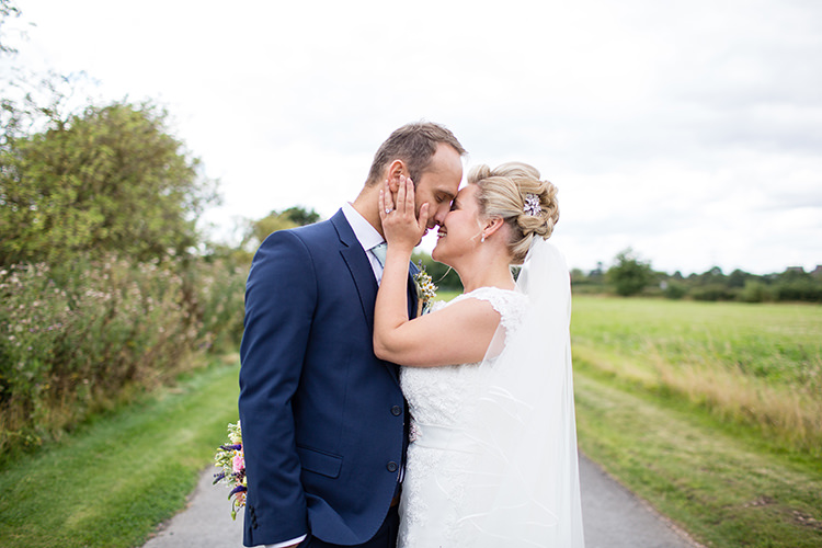 Pretty Natural Floral Barn Wedding http://www.johastingsphotography.co.uk/