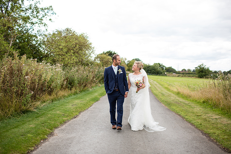 Pretty Natural Floral Barn Wedding http://www.johastingsphotography.co.uk/